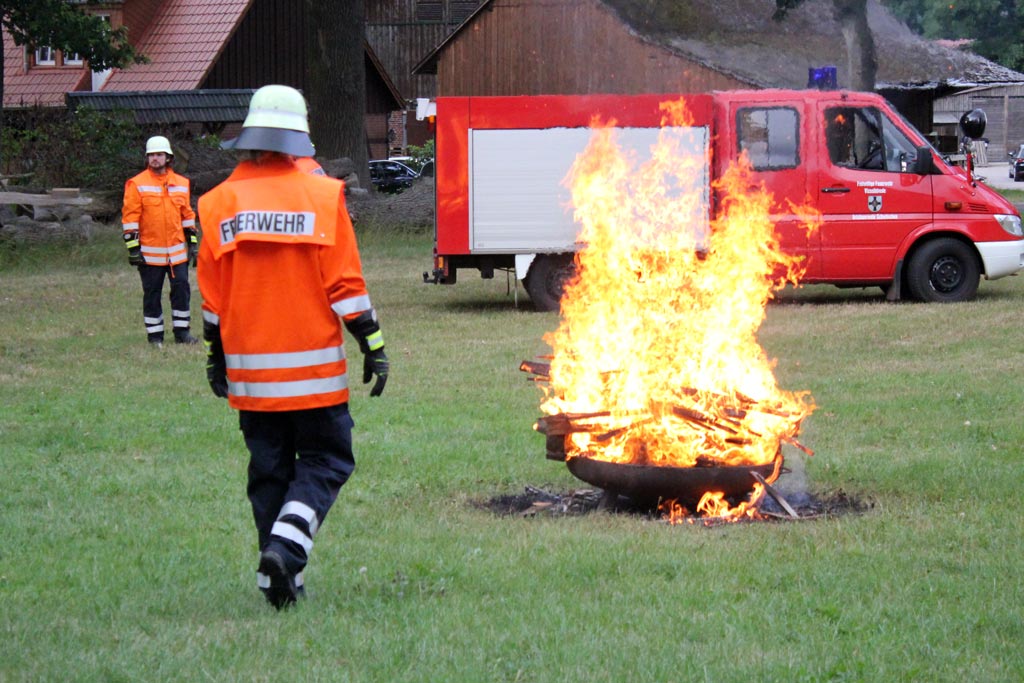 Read more about the article Schwitscher Feuerwehr führt Anwohner an das Feuerwehrhandwerk heran