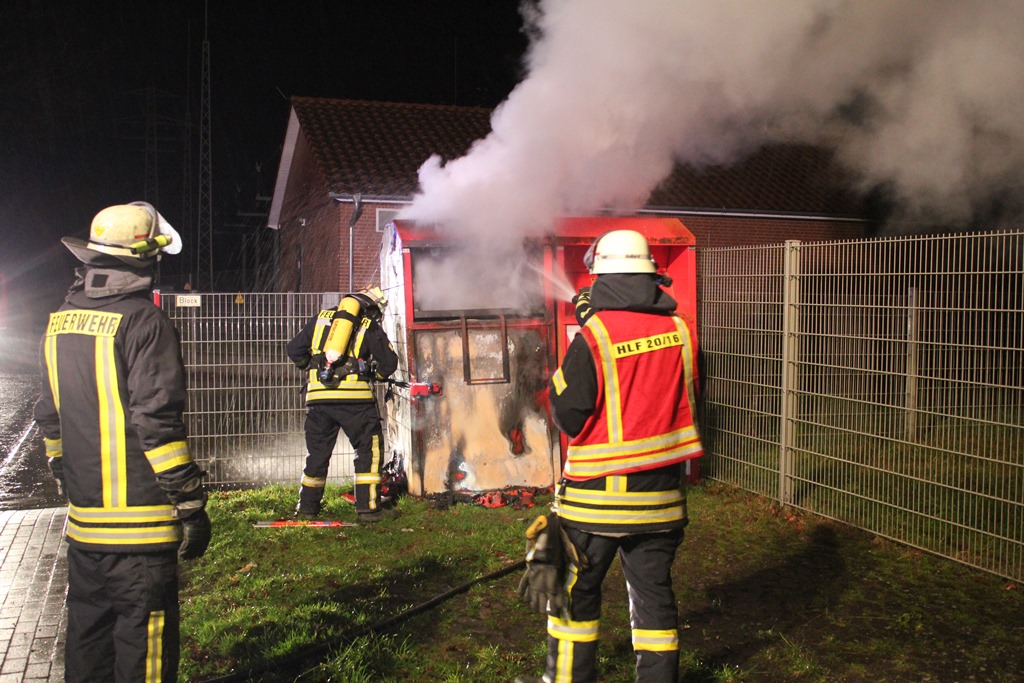 Read more about the article Silvester beginnt mit brennendem Altkleidercontainer