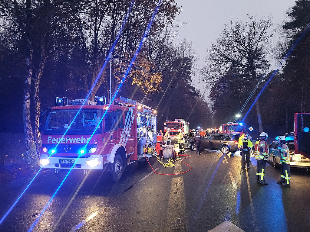 Read more about the article Visselhöveder Wehren rücken zu Verkehrsunfall vor Neuenkirchen aus
