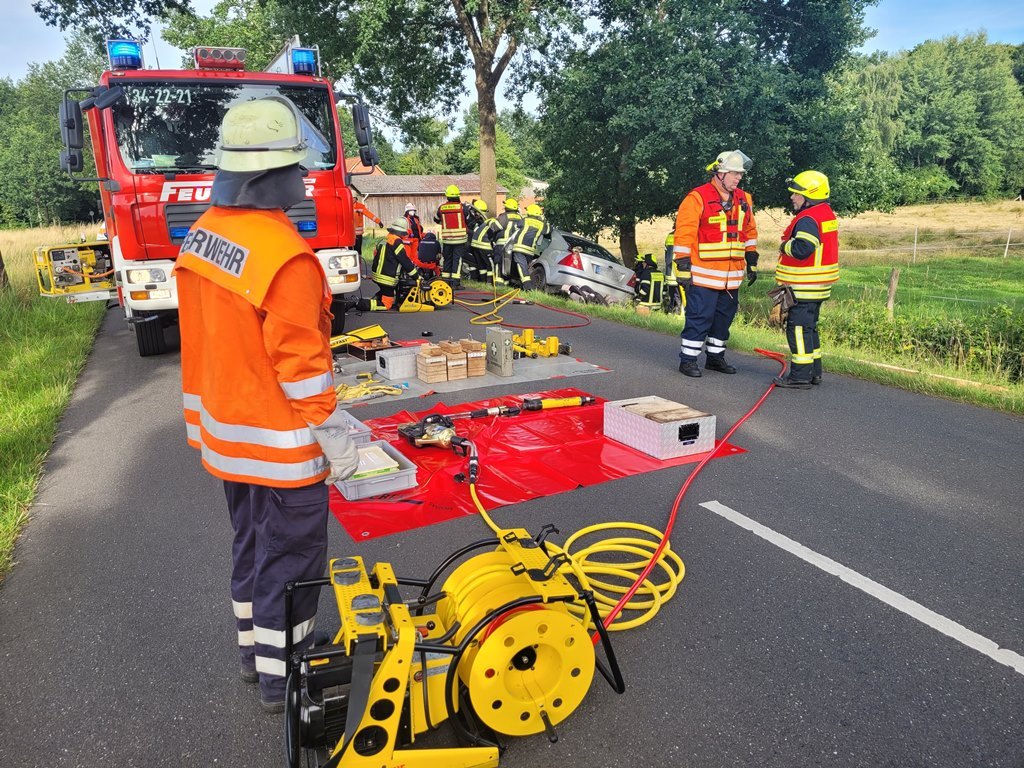 Read more about the article Rüstwagen zu Verkehrsunfall in Riekenbostel alarmiert