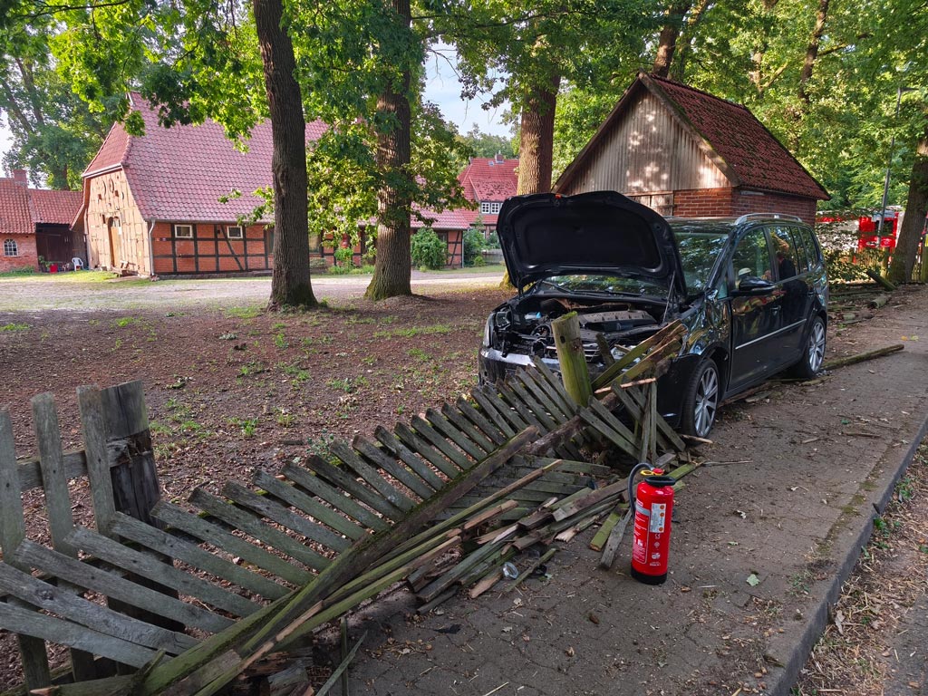 Mehr über den Artikel erfahren Drei Leichtverletzte bei Verkehrsunfall in Sieverdingen