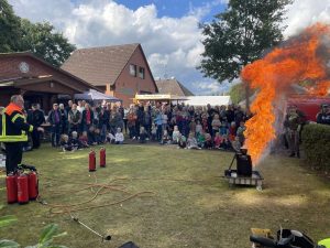 Mehr über den Artikel erfahren Feuerwehr Nindorf feierte 90-jähriges Bestehen mit einem großen Fest