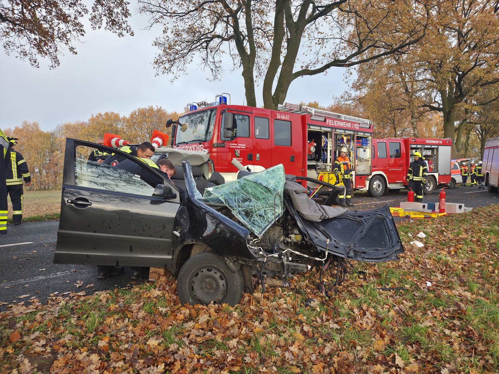 Mehr über den Artikel erfahren Fahrer nach Unfall schwerst eingeklemmt