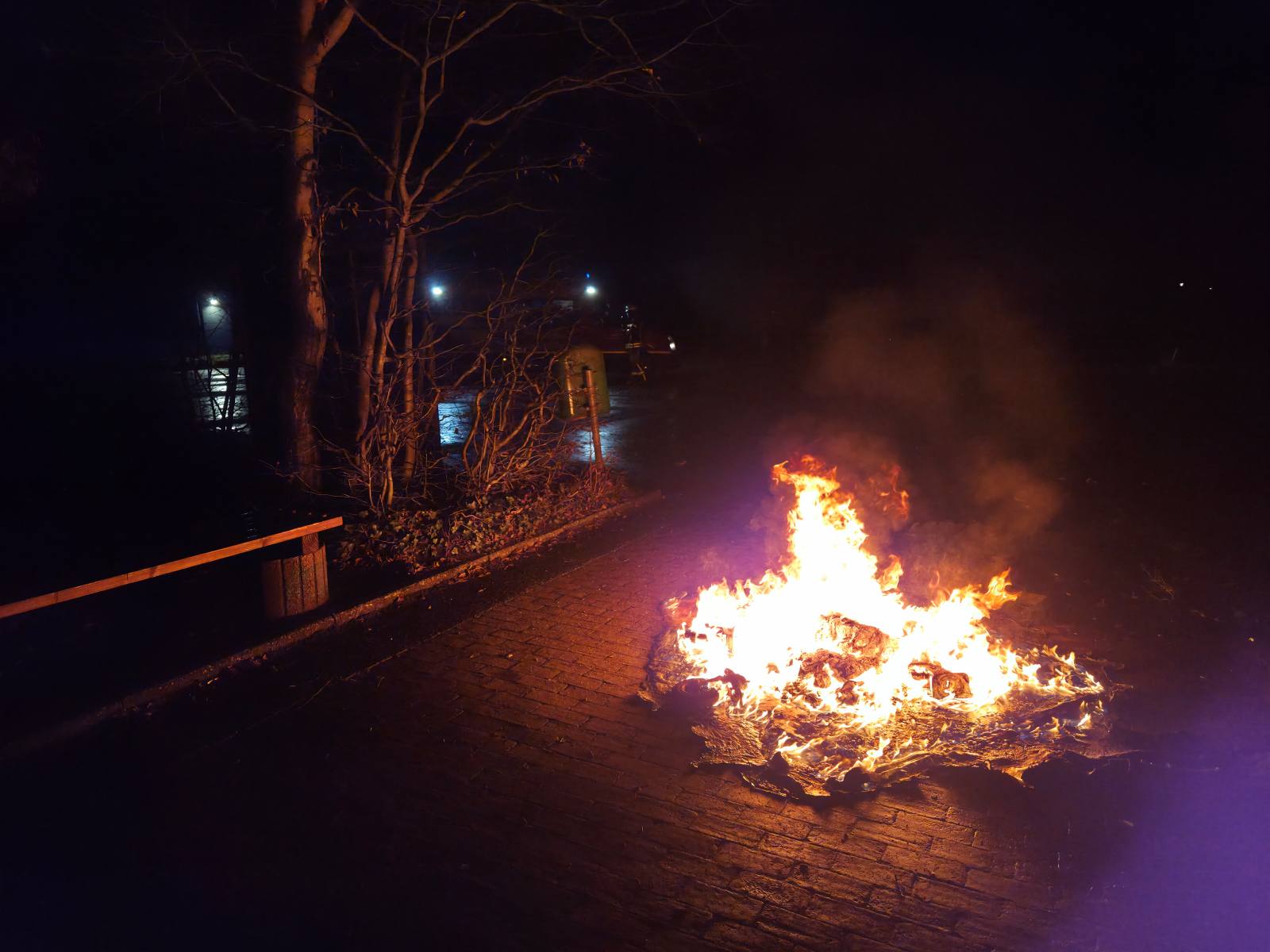 Mehr über den Artikel erfahren Müllcontainer brennt an der Oberschule
