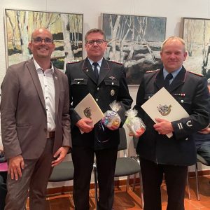 Mehr über den Artikel erfahren Jörg Pansegrau und Andreas Röhrs erneut in das Ehrenbeamtenverhältnis des Ortsbrandmeisters berufen